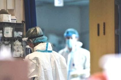 «Θερίζει» η γρίπη: 871 νέες εισαγωγές στα νοσοκομεία, 15 νοσηλείες σε ΜΕΘ και 8 θάνατοι την τελευταία εβδομάδα σύμφωνα με τον ΕΟΔΥ