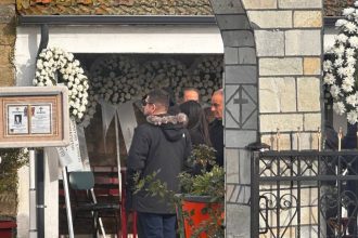 Τραγωδία στη Βιολάντα: Βουβός πόνος στο τελευταίο αντίο στην 56χρονη Αναστασία Νάσιου