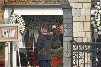 Τραγωδία στη Βιολάντα: Βουβός πόνος στο τελευταίο αντίο στην 56χρονη Αναστασία Νάσιου