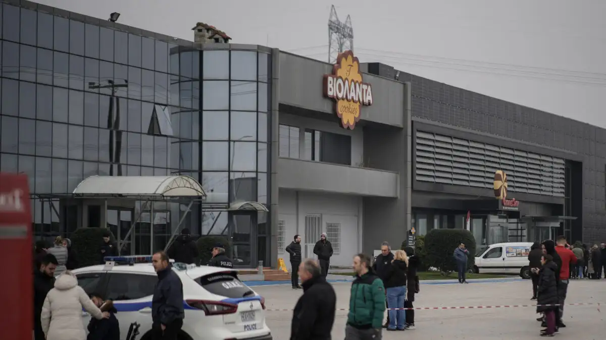 Συνελήφθη ο ιδιοκτήτης του εργοστασίου Βιολάντα και ακόμη δύο στελέχη μετά την τραγωδία στα Τρίκαλα - Βρέθηκε τρύπα σε σωλήνες προπανίου