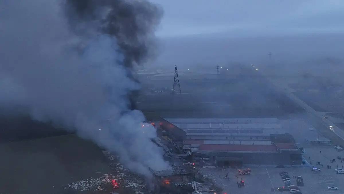 Τέσσερις γυναίκες νεκρές από τη μεγάλη φωτιά στο εργοστάσιο της Βιολάντα στα Τρίκαλα ΒΙΝΤΕΟ - ΝΕΟΤΕΡΑ