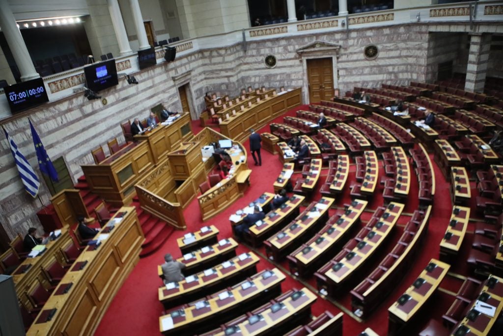 Βουλή: Στην αρμόδια κοινοβουλευτική επιτροπή το νομοσχέδιο για το μεταναστευτικό
