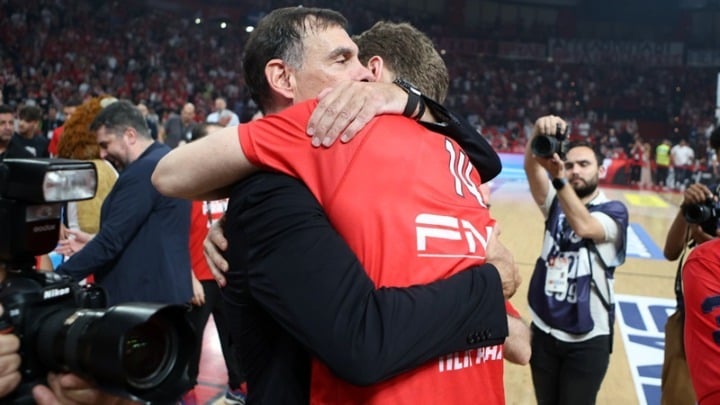 Μπαρτζώκας: «Πρέπει να είμαστε συγκεντρωμένοι» - Βεζένκοφ: «Είναι το μεγαλύτερο ντέρμπι της Ευρώπης»