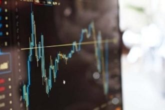 Ανθεκτικά τα ελληνικά ομόλογα μετά τον «σεισμό» στην αγορά της Ιαπωνίας - Άνοδος αποδόσεων σε Ευρώπη και Ελλάδα