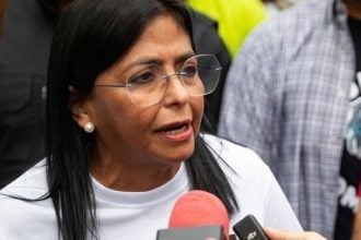 Βενεζουέλα: Ο στρατός αναγνωρίζει την Ντέλσι Ροντρίγκες ως προσωρινή πρόεδρο της χώρας