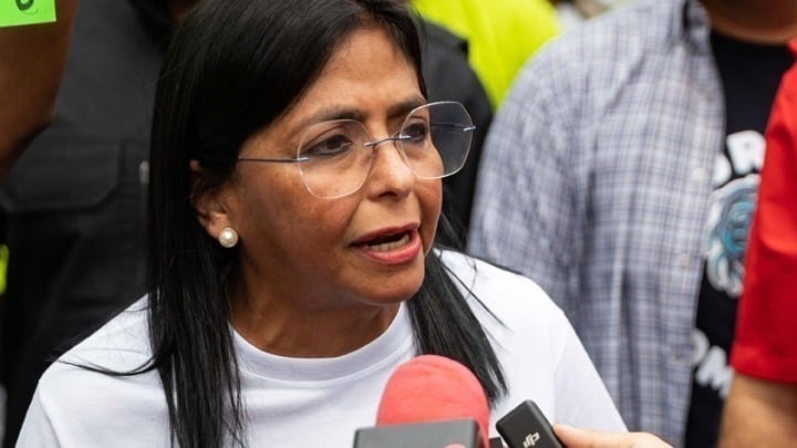 Βενεζουέλα: Ο στρατός αναγνωρίζει την Ντέλσι Ροντρίγκες ως προσωρινή πρόεδρο της χώρας