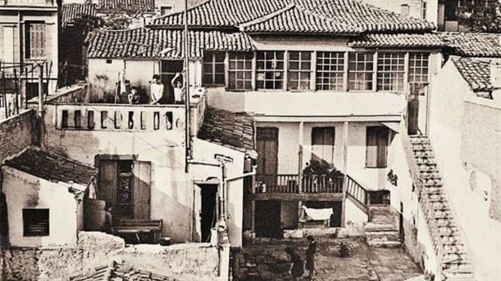 ΥΠΠΟ: Αναδεικνύονται οι αρχαιότητες της «Οικίας Κοκοβίκου», στην Πλάκα