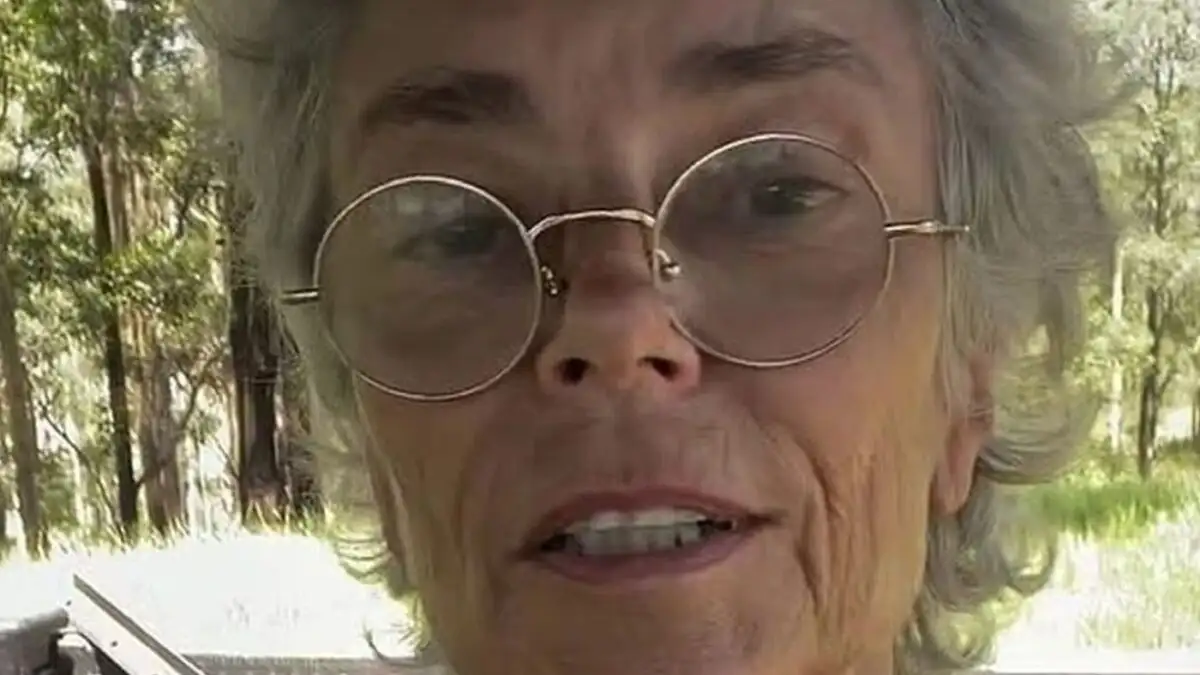 Η Ρέιτσελ Γουόρντ από τα «Τα Πουλιά Πεθαίνουν Τραγουδώντας» απαντά στα σχόλια για το πόσο γέρασε: «Καημένες ψυχές, σας λυπάμαι»