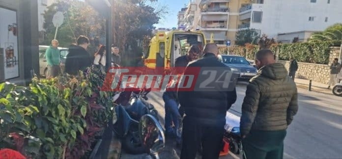 Πάτρα: ΙΧ παρέσυρε δίκυκλο στη Βορείου Ηπείρου - Εκσφενδονίστηκε το μηχανάκι, δύο τραυματίες (ΦΩΤΟ)