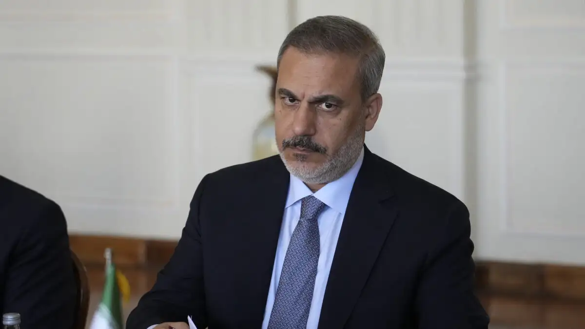 «Καρφιά» Φιντάν για Μητσοτάκη: Μόνο ο Έλληνας πρωθυπουργός ποζάρει με τον Νετανιάχου