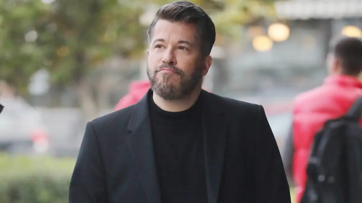 Χάρης Βαρθακούρης: Δεν αντιλαμβανόμουν ότι ο μπαμπάς μου ήταν σταρ, ρωτούσα γιατί μας χαιρετάνε στο φανάρι