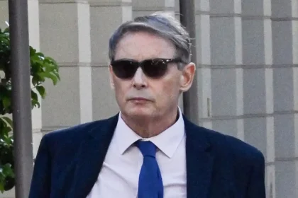 Ιορδάνης Χασαπόπουλος για Γιώργο Παπαδάκη: «Είναι υποκρισία» λέει για σχόλια δημοσιογράφων μετά τον θάνατο του παρουσιαστή