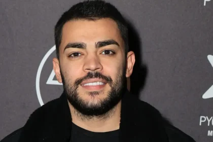 Χρήστος Σαντικάι: Δούλευα βοηθός σερβιτόρου στα μαγαζιά που τραγουδούσε ο Νίκος Οικονομόπουλος