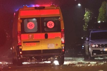Νεκρή γυναίκα στη Γλυφάδα - Χτυπήθηκε από αυτοκίνητο που είχε παρασυρθεί από τα ορμητικά νερά