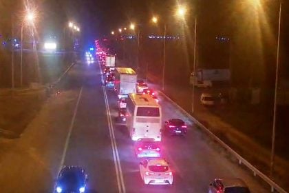 «Ασφυξία» από τα αγροτικά μπλόκα: Τεράστια ταλαιπωρία από Ριτσώνα μέχρι Μαρτίνο, αποκλεισμένοι δρόμοι σε Λάρισα, Τρίκαλα και Καρδίτσα (ΦΩΤΟ - ΒΙΝΤΕΟ)