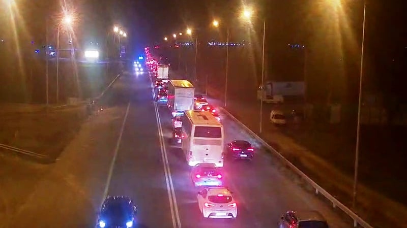 «Ασφυξία» από τα αγροτικά μπλόκα: Τεράστια ταλαιπωρία από Ριτσώνα μέχρι Μαρτίνο, αποκλεισμένοι δρόμοι σε Λάρισα, Τρίκαλα και Καρδίτσα (ΦΩΤΟ - ΒΙΝΤΕΟ)