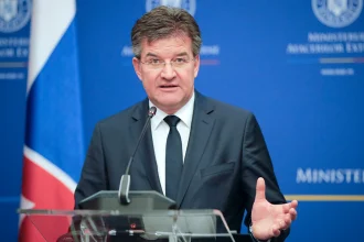 "Τυφώνας" Επστάιν: Παραιτήθηκε ο σύμβουλος εθνικής ασφαλείας της Σλοβακίας μετά τη δημοσίευση μηνυμάτων για γυναίκες