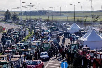 Αγρότες: Κλιμάκωση με 48ωρο αποκλεισμών και πανελλαδική το σαββατοκύριακο εισηγούνται στο μπλόκο της Νίκαιας - Μαρινάκης: Δεν θα επιτρέψουμε να κοπεί η χώρα στα δύο