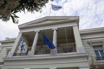 Υπουργείο Εξωτερικών: Οδύνη και θλίψη για την τραγωδία στο Κραν Μοντανά