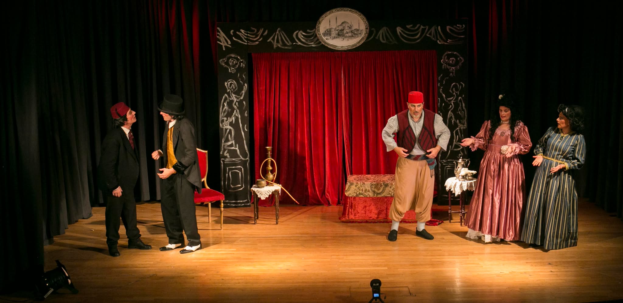 18ος Μώμος ο Πατρεύς: Η ώρα του ερασιτεχνικού θεάτρου και της σάτιρας στο Πάνθεον