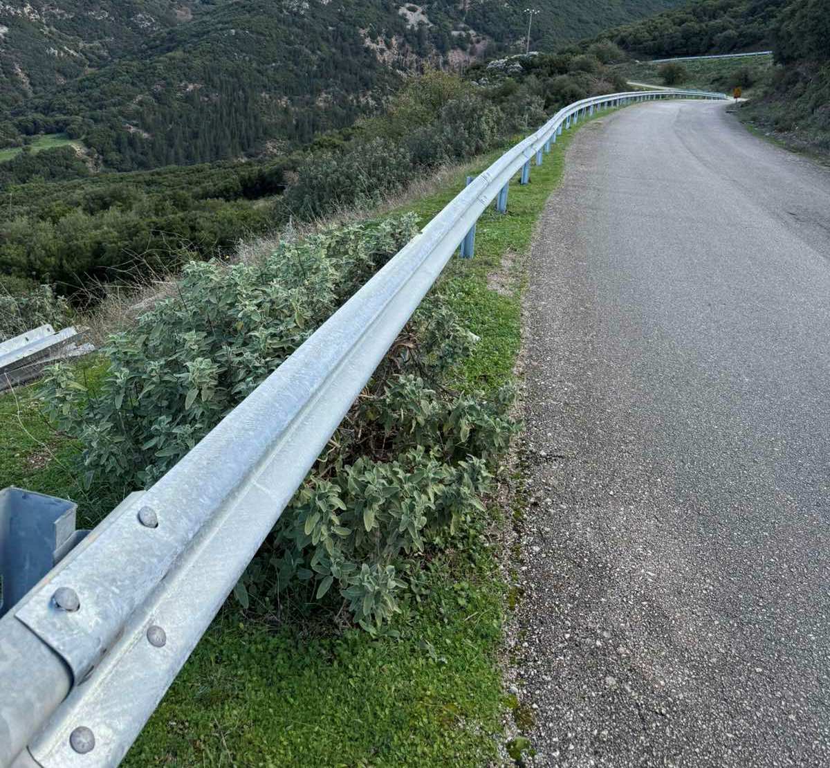 Έργα τοποθέτησης νέων μεταλλικών στηθαίων ασφαλείας και κιγκλιδωμάτων σε περιοχές του Δήμου Πατρέων