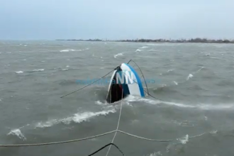 Ισχυροί άνεμοι βύθισαν βάρκες στο Κρυονέρι Ναυπακτίας - ΒΙΝΤΕΟ