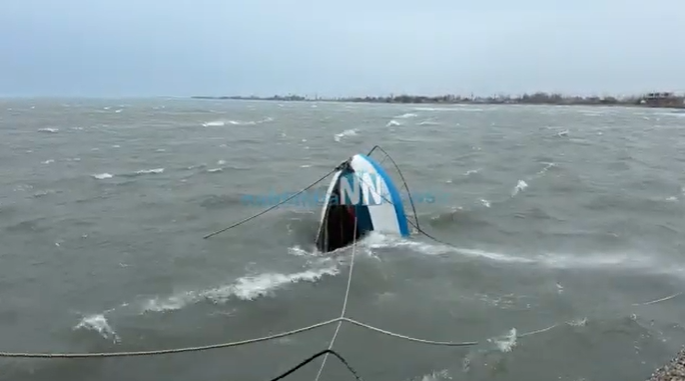 Ισχυροί άνεμοι βύθισαν βάρκες στο Κρυονέρι Ναυπακτίας - ΒΙΝΤΕΟ