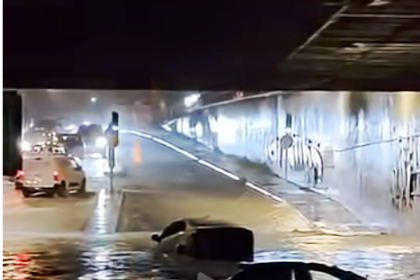 Χάος στην Αττική από την κακοκαιρία: Εγκλωβισμένοι οδηγοί στον Ασπρόπυργο, πλημμυρισμένα αυτοκίνητα σε Μαρούσι και Ποσειδώνος, χωρίς ρεύμα αρκετές περιοχές (ΒΙΝΤΕΟ)