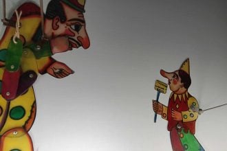 Ο Καραγκιόζης βασιλιάς Καρνάβαλος - Aποκριάτικη παράσταση στο Περί Σκιών