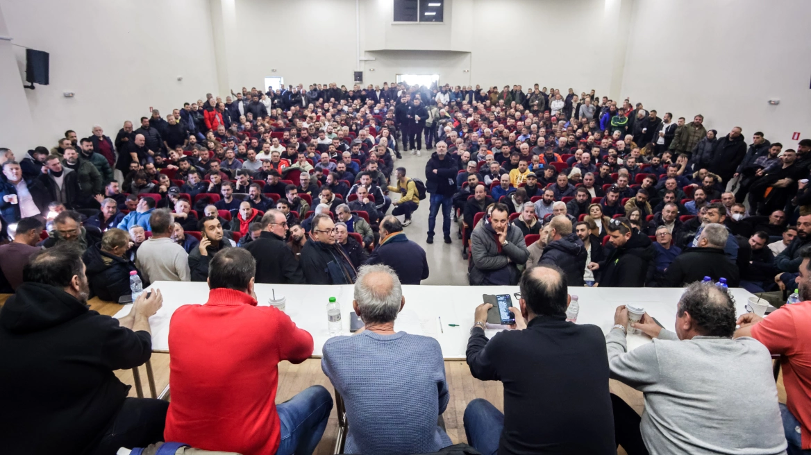 Χωρίς συλλαλητήριο η συνάντηση των αγροτών με τον Μητσοτάκη: Χαλάρωσαν τα μπλόκα μέχρι την Τρίτη