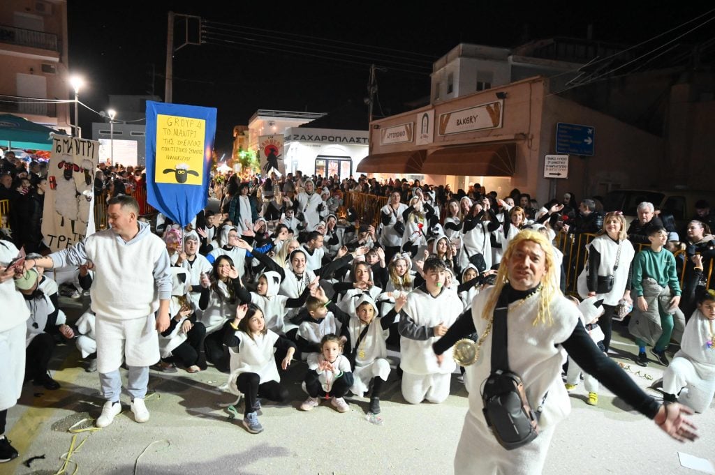 Με φαντασμαγορικό τρόπο έπεσε η αυλαία του Αχαγιώτικου Καρναβαλιού 2026 (ΦΩΤΟ)