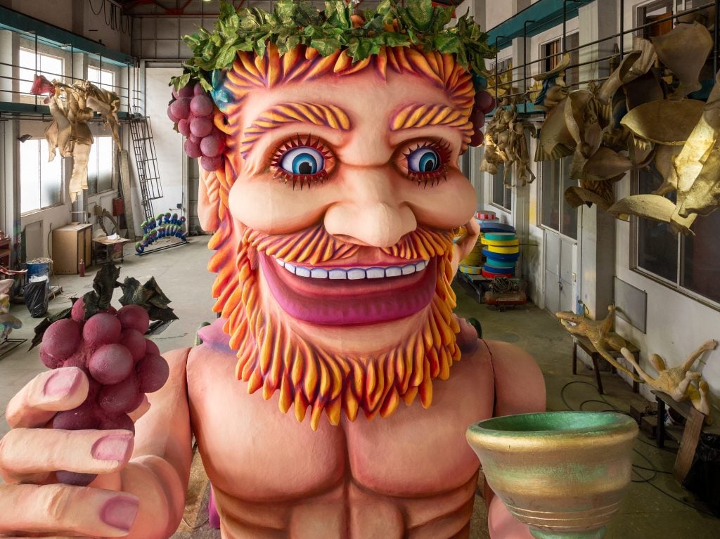 Πατρινό Καρναβάλι 2026: Ο Βασιλιάς «Διόνυσος» και τα άρματα που θα τον ακολουθήσουν (ΦΩΤΟ)