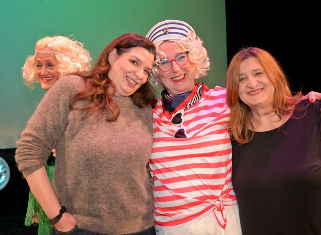 Οι ΣΦήΓΚΕΣ έκλεψαν τις εντυπώσεις στην πρεμιέρα του «Μερικοί το προτιμούν… Ξανθό» - Με ενθουσιασμό και θερμό χειροκρότημα η υποδοχή από το κοινό