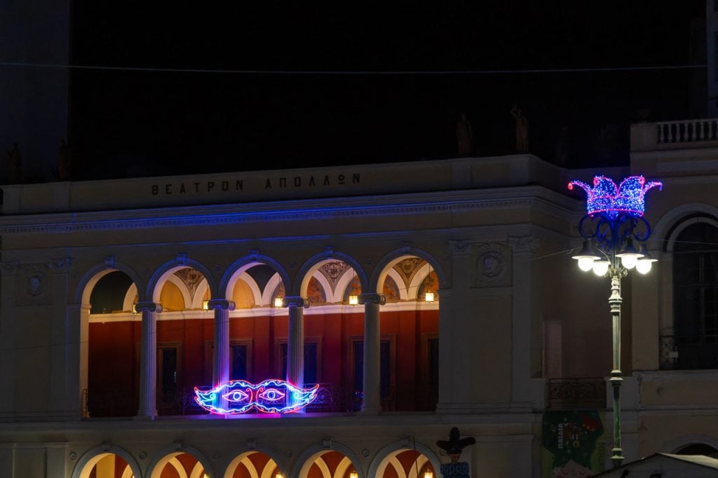 Η Πάτρα λάμπει με καρναβαλικό φως - ΦΩΤΟ