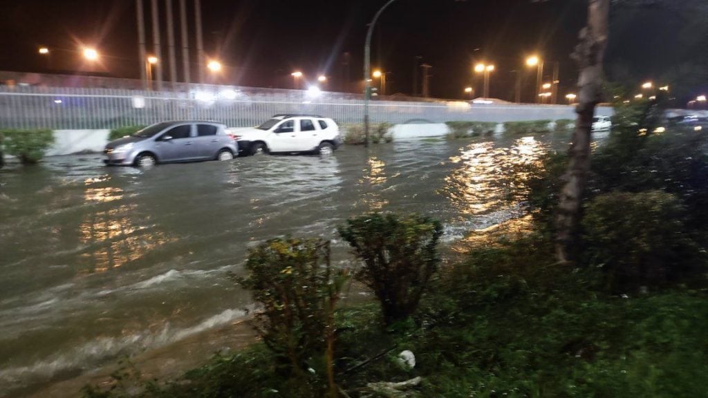 Πάτρα: Πλημμύρα για μια ακόμη φορά στην Ακτή Δυμαίων - Έκλεισε το ρεύμα προς Πύργο - ΦΩΤΟ