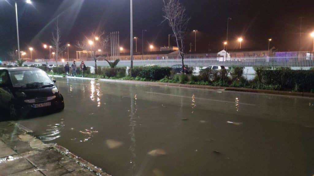 Πάτρα: Πλημμύρα για μια ακόμη φορά στην Ακτή Δυμαίων - Έκλεισε το ρεύμα προς Πύργο - ΦΩΤΟ