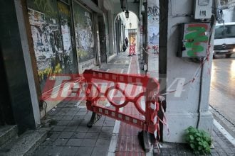 Πάτρα: Διέλυσαν τα απαγορευτικά από το κτίριο-παγίδα, κινδυνεύουν άμεσα περαστικοί από την Κορίνθου ΦΩΤΟ