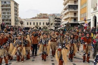 Μια ανάσα πριν την απογείωση του Πατρινού Καρναβαλιού 2026: Πάνω από 50.000 Καρναβαλιστές στις Παρελάσεις - Απόψε η Νυχτερινή Ποδαράτη