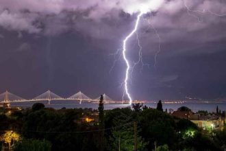 Ξεκίνησε η επέλαση της κακοκαιρίας - Ισχυρές βροχές από τις πρώτες πρωινές ώρες - Αχαΐα, Ηλεία σε red code και «βροχή» από 112