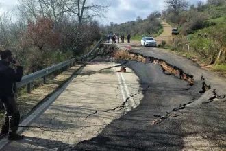Κατάρρευσε το σημείο που είχε υποστεί καθίζηση στην "111" - Αδύνατη η οδική σύνδεση της Δίβρης με την Πάτρα (ΦΩΤΟ)