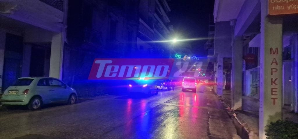 Τροχαίο στο κέντρο της Πάτρας - Το "γιγαντιαίο" αγροτικό "καρφώθηκε" σε σταθμευμένα ΙΧ - ΦΩΤΟ