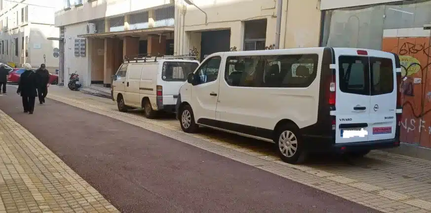 Πάτρα: Απαράδεκτες εικόνες στους πεζόδρομους - Έχουν μετατραπεί σε απέραντα πάρκινγκ - ΦΩΤΟ