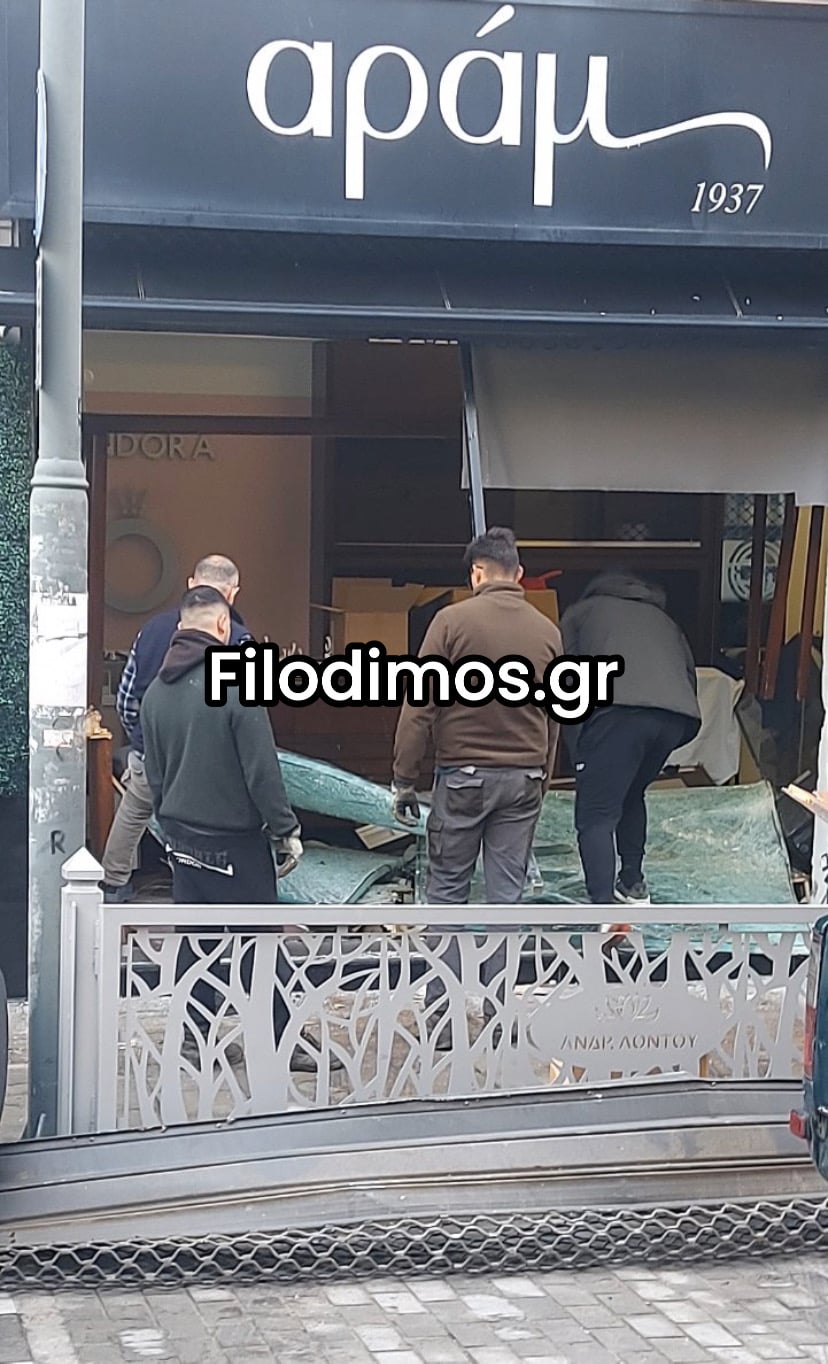 Αίγιο: Οι κλέφτες μπήκαν με αγροτικό σε κοσμηματοπωλείο!