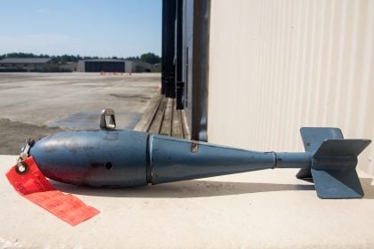 Πάτρα: Βρήκε στην επιχείρησή του βόμβα αεροσκάφους και ένα πιστόλι!