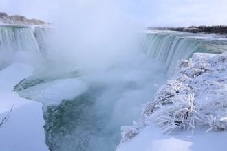 Παγωμένος Νιαγάρας: το χειμωνιάτικο πρόσωπο ενός φυσικού θρύλου