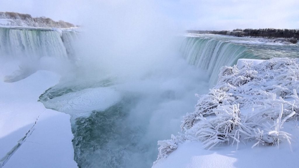 Παγωμένος Νιαγάρας: το χειμωνιάτικο πρόσωπο ενός φυσικού θρύλου