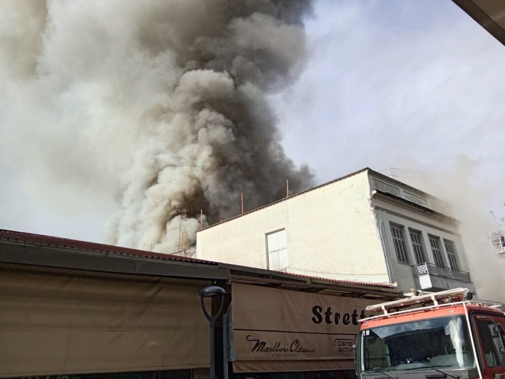 Αγρίνιο: Μεγάλη φωτιά στο κέντρο της πόλης ΦΩΤΟ-ΒΙΝΤΕΟ