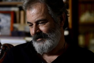 Όλοι λοιπόν «τυμβωρύχοι και απατεώνες»;