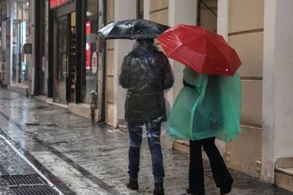 Καιρός: Καταιγίδες και ισχυροί άνεμοι από το βράδυ στα δυτικά – Αφρικανική σκόνη και πορτοκαλί προειδοποίηση για 5 περιοχές