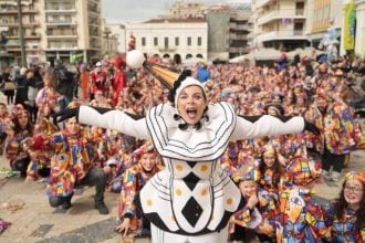 Πατρινό Καρναβάλι: Το κέφι απογειώνεται σήμερα - Στις 6μμ η νυχτερινή ποδαράτη παρέλαση - Το πρόγραμμα